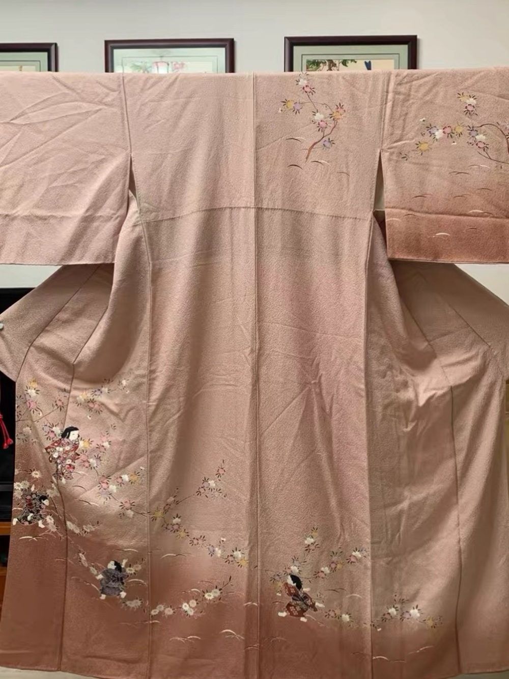 Vintage Pink Japanese Kimono 🌸 Floral & Figure Design | Elegant & Unique